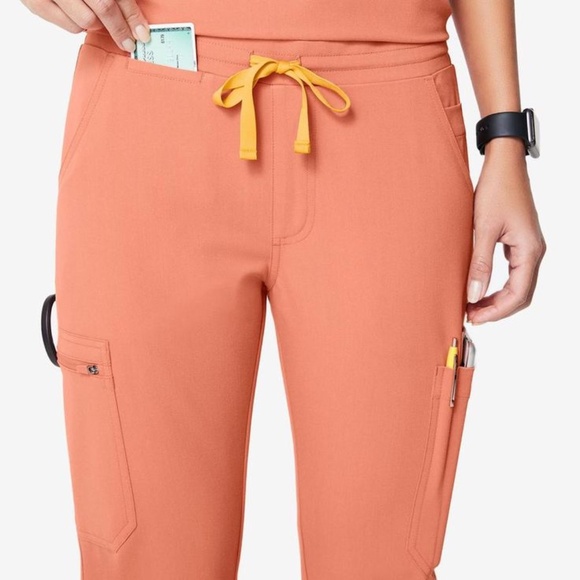 Figs Coral Catarina XXS and Yola XXS Regular Waist / Length Scrub Set - Picture 3 of 9